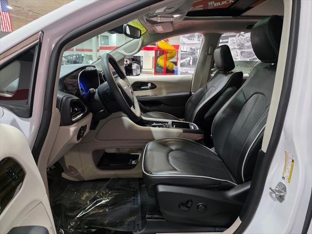 2024 Chrysler Pacifica Limited AWD