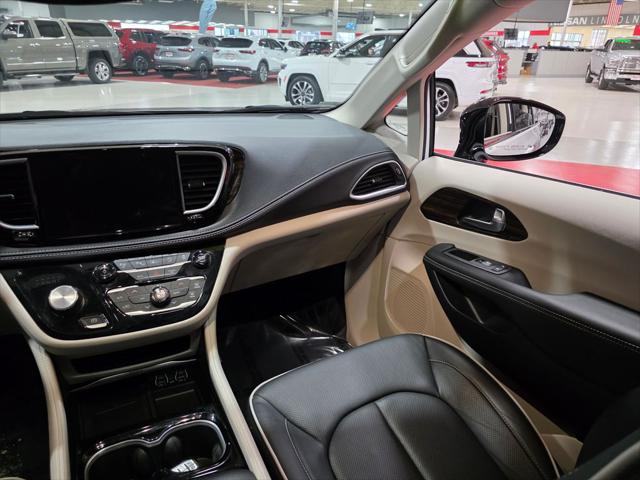 2024 Chrysler Pacifica Limited AWD