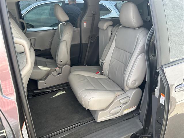 2015 Toyota Sienna XLE MINIVAN 4D