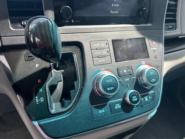 2015 Toyota Sienna XLE MINIVAN 4D