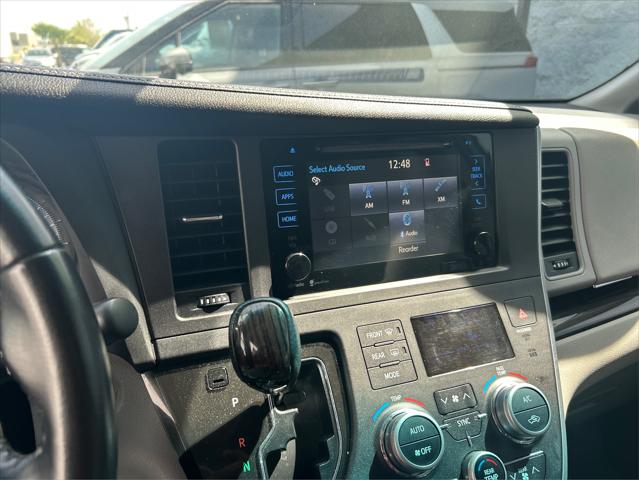 2015 Toyota Sienna XLE MINIVAN 4D