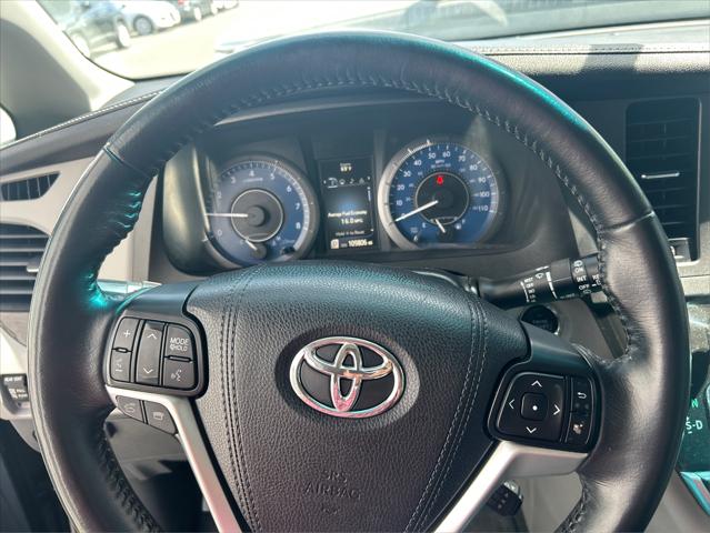 2015 Toyota Sienna XLE MINIVAN 4D