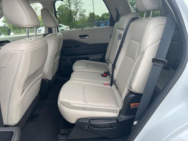 2025 Nissan Pathfinder SL 4WD