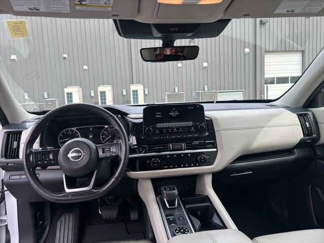 2025 Nissan Pathfinder SL 4WD
