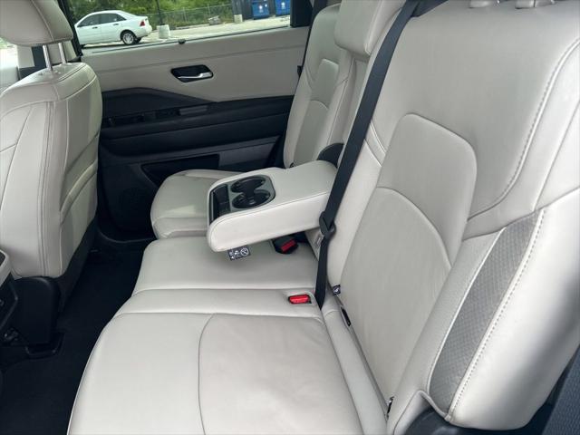 2025 Nissan Pathfinder SL 4WD