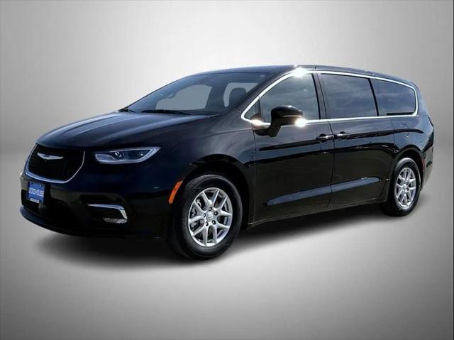 2025 Chrysler Pacifica Select for sale in Omaha, NE