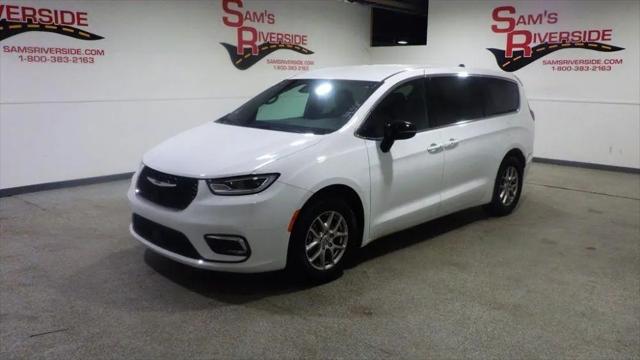 2025 Chrysler Pacifica Select for sale in Des Moines, IA