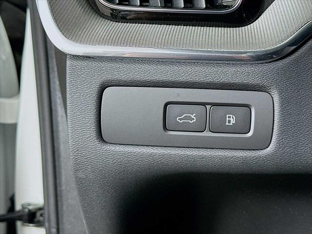 2026 Volvo XC60 Plug-In Hybrid Black Edition Ultra, T8 AWD Electric/Gasoline, Dark