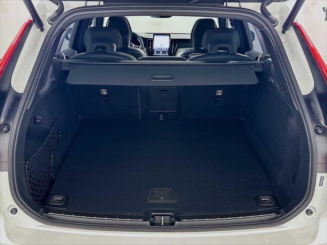 2026 Volvo XC60 Plug-In Hybrid Black Edition Ultra, T8 AWD Electric/Gasoline, Dark