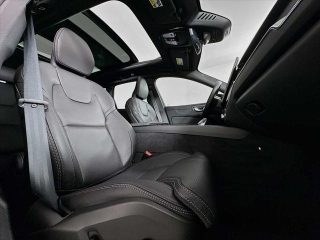 2026 Volvo XC60 Plug-In Hybrid Black Edition Ultra, T8 AWD Electric/Gasoline, Dark