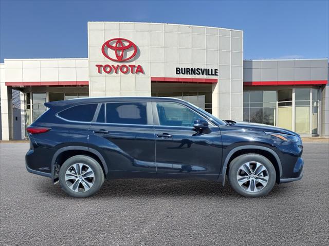 Used 2023 Toyota Highlander XLE with VIN 5TDKDRBH0PS009180 for sale in Burnsville, Minnesota