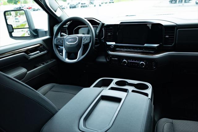 2026 GMC Sierra 2500HD Crew Cab, Standard Bed, SLE, 4WD