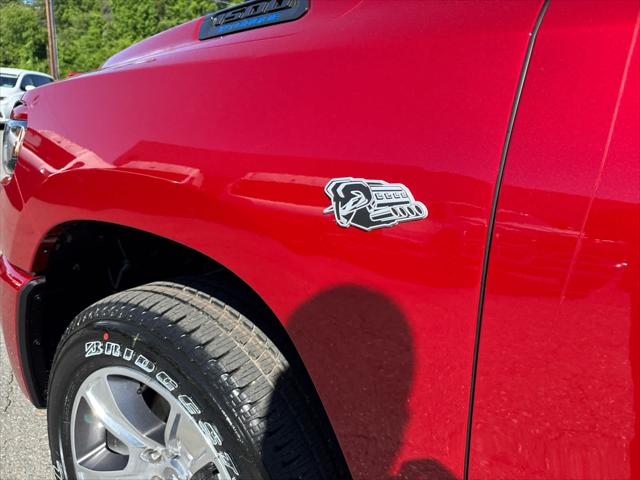 2026 Ram 1500 Express Crew Cab 4x4 5'7" Box