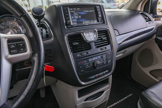 2015 Chrysler Town & Country Touring