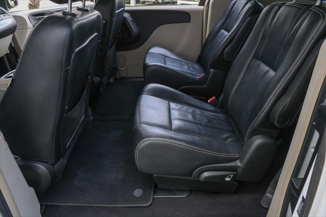 2015 Chrysler Town & Country Touring