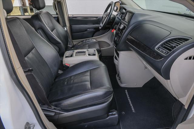 2015 Chrysler Town & Country Touring