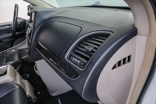2015 Chrysler Town & Country Touring