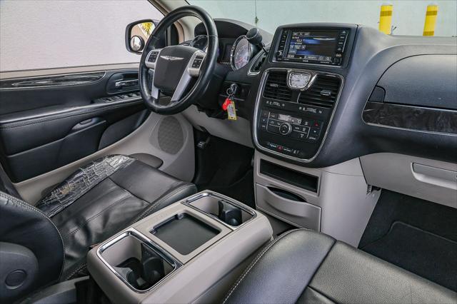 2015 Chrysler Town & Country Touring