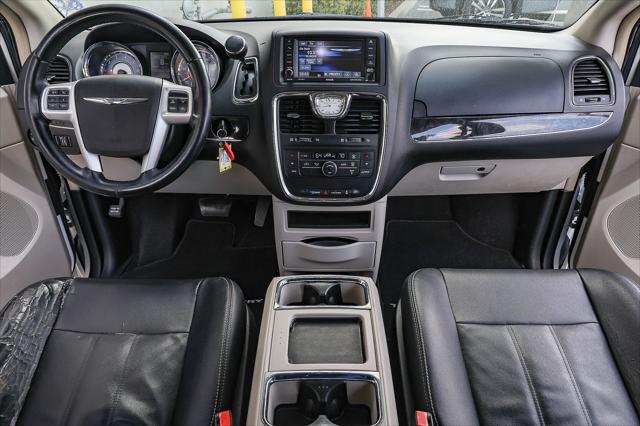 2015 Chrysler Town & Country Touring