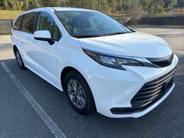 2024 Toyota Sienna LE