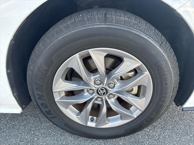 2024 Toyota Sienna LE