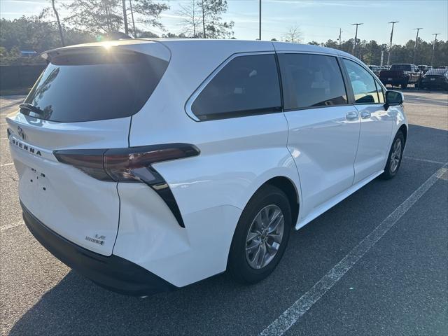 2024 Toyota Sienna LE