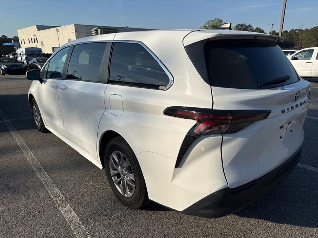 2024 Toyota Sienna LE