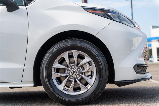 2024 Toyota Sienna LE