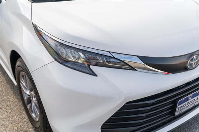 2024 Toyota Sienna LE
