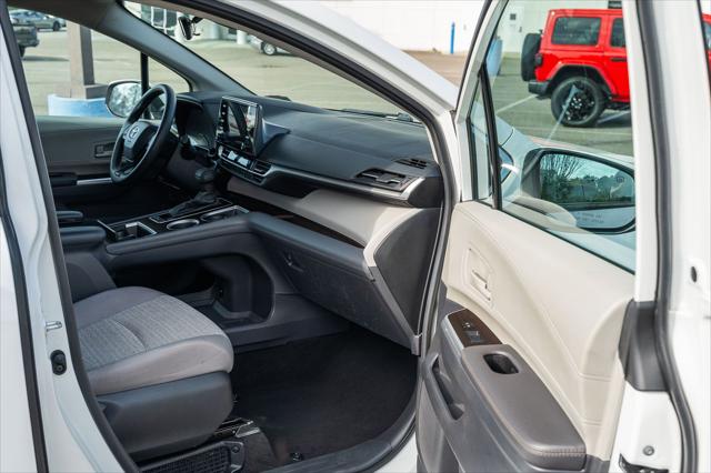 2024 Toyota Sienna LE