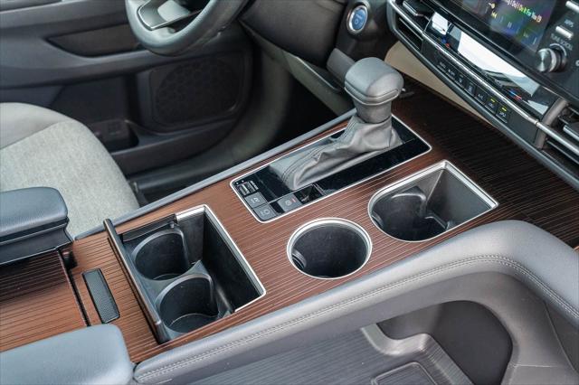 2024 Toyota Sienna LE