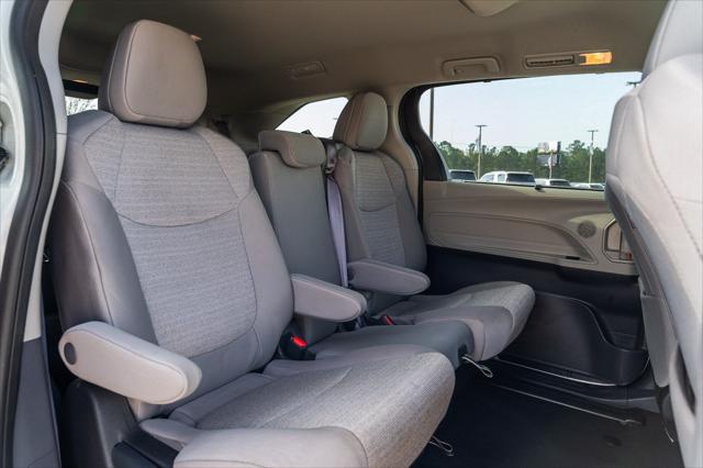 2024 Toyota Sienna LE
