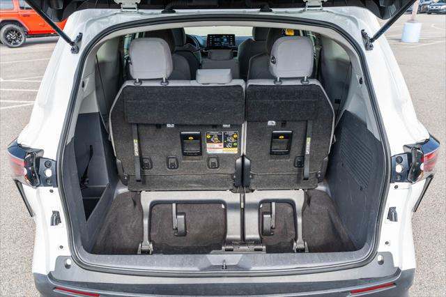 2024 Toyota Sienna LE