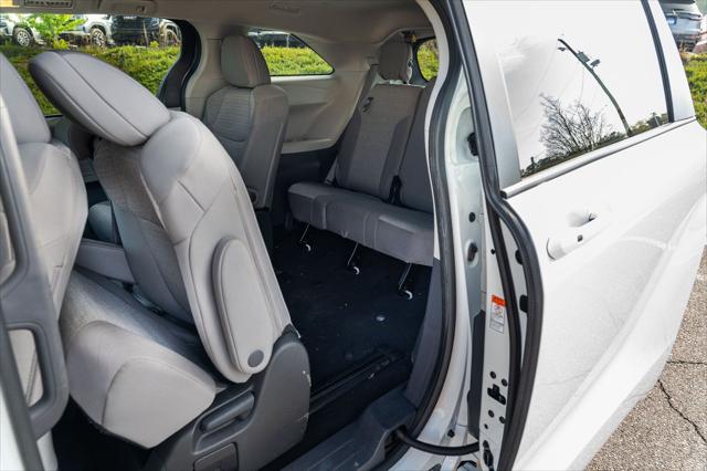 2024 Toyota Sienna LE