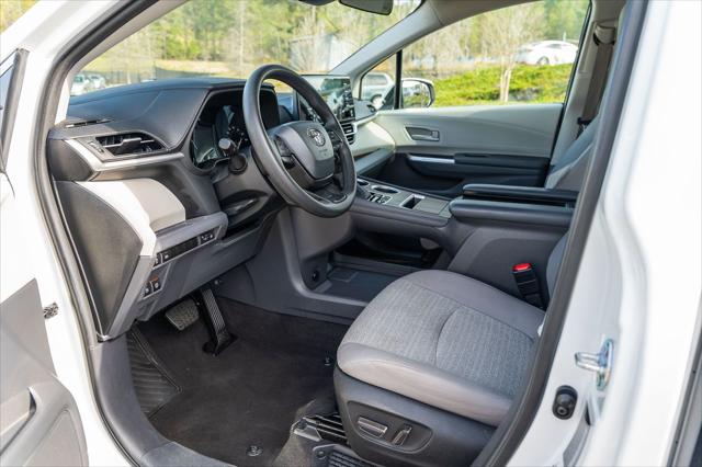 2024 Toyota Sienna LE