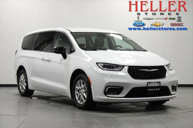 2024 Chrysler Pacifica Touring L for sale in Pontiac, IL