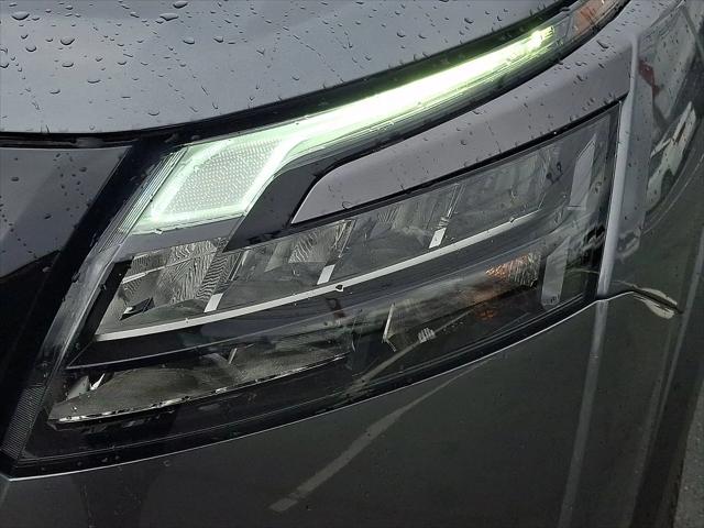 2025 Nissan Pathfinder SL 4WD