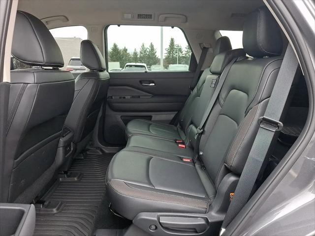 2025 Nissan Pathfinder SL 4WD