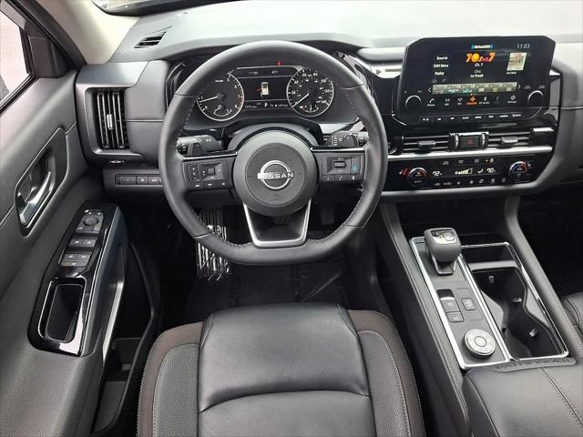 2025 Nissan Pathfinder SL 4WD