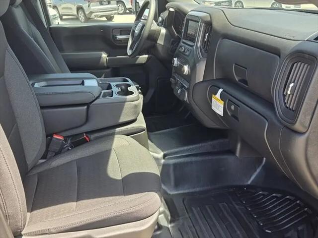 2026 GMC Sierra 2500HD Crew Cab, Standard Bed, Pro, 4WD