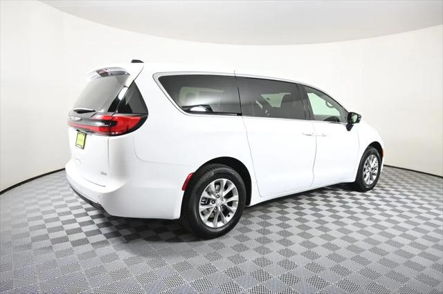 2026 Chrysler Pacifica Select AWD