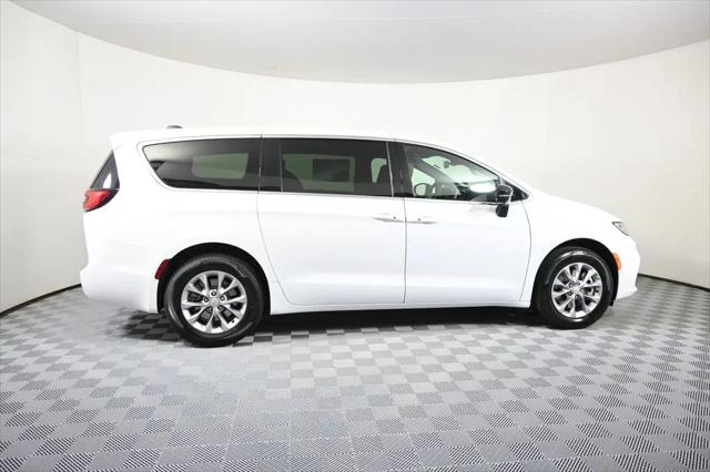 2026 Chrysler Pacifica Select AWD