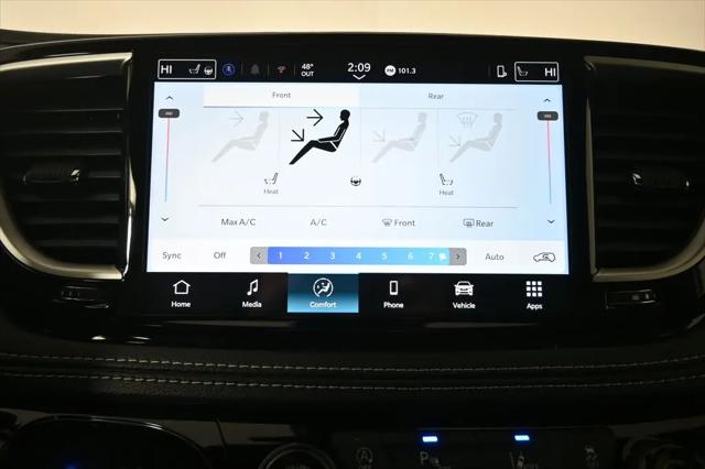 2026 Chrysler Pacifica Select AWD