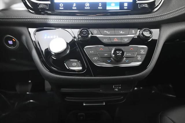2026 Chrysler Pacifica Select AWD
