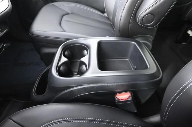 2026 Chrysler Pacifica Select AWD