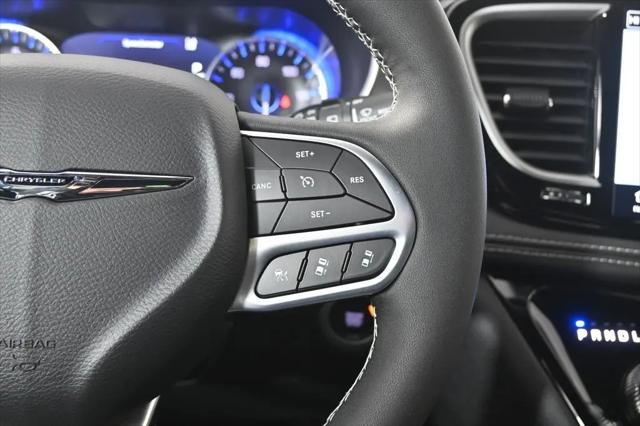 2026 Chrysler Pacifica Select AWD