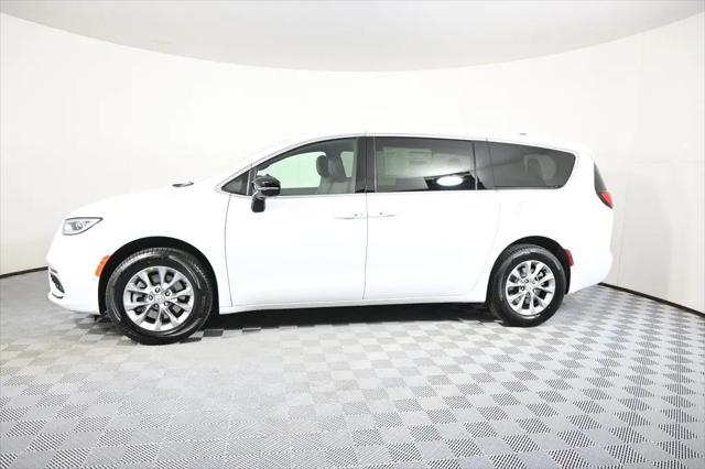 2026 Chrysler Pacifica Select AWD
