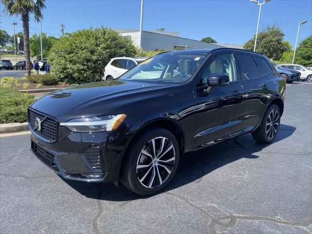 2023 Volvo XC60 B6 Ultimate Dark Theme