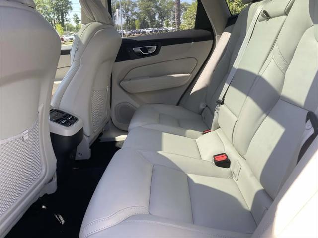 2023 Volvo XC60 B6 Ultimate Dark Theme