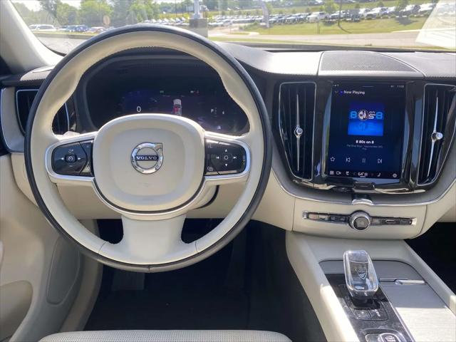 2023 Volvo XC60 B6 Ultimate Dark Theme